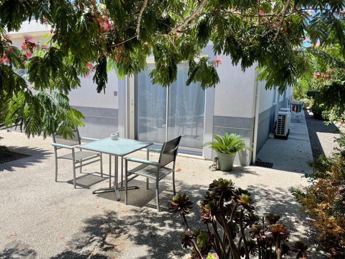Suite indépendante standing, terrasse arborée et parking privé discret dans villa contemporaine avec piscine. La Valette-du-Var Exterior foto