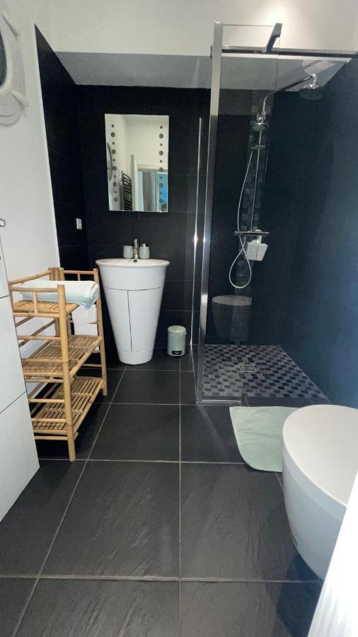 Suite indépendante standing, terrasse arborée et parking privé discret dans villa contemporaine avec piscine. La Valette-du-Var Exterior foto